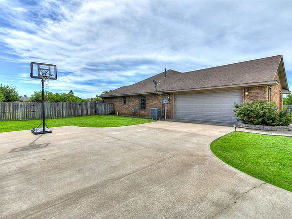 4th image of 13 NW Valleybrook Dr
