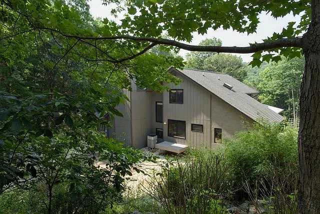 329 Glen Rd — Photo 7