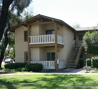 1423 Graves Ave — Photo 2