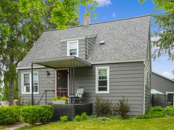 332 Pleasant Ave SE, Caledonia, MI 49316