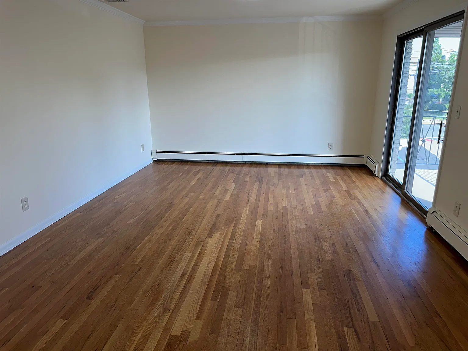 3 bed, 2.0 bath, 1250 sqft, $3,995 — Photo 1