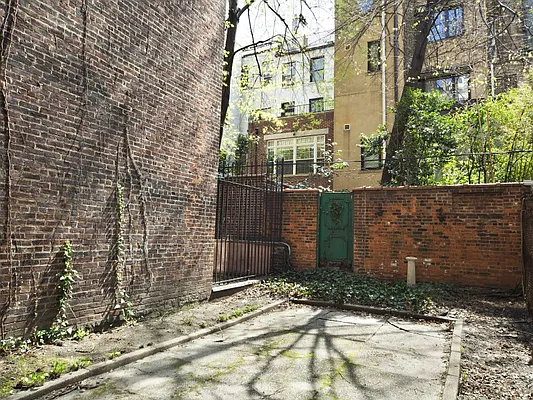 Sold by Sotheby's International Realty | media 8