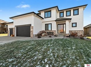 18911 Leavenworth St, Elkhorn, NE 68022