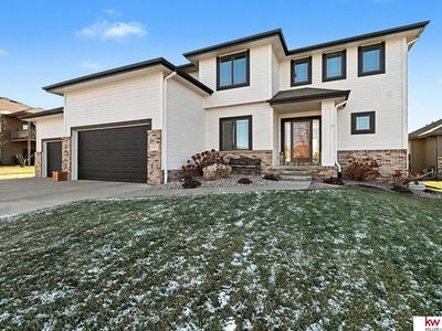 18911 Leavenworth St, Elkhorn, NE, 68022