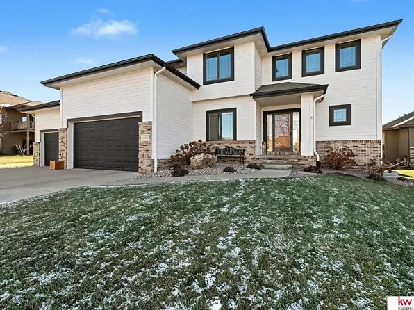 18911 Leavenworth St, Elkhorn, NE 68022