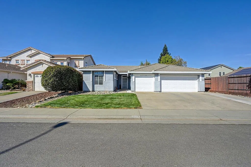 238 Saint Tropez Ln — Photo 2