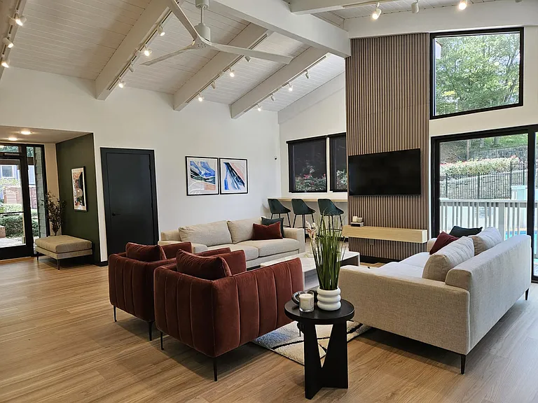 Chatsworth Apartments — Photo 15
