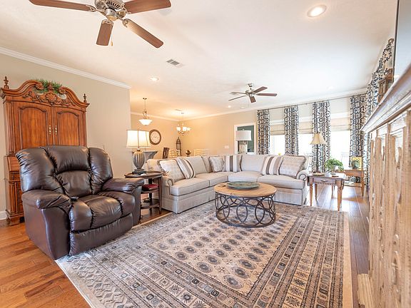 5th image of 124 Kingston Ct