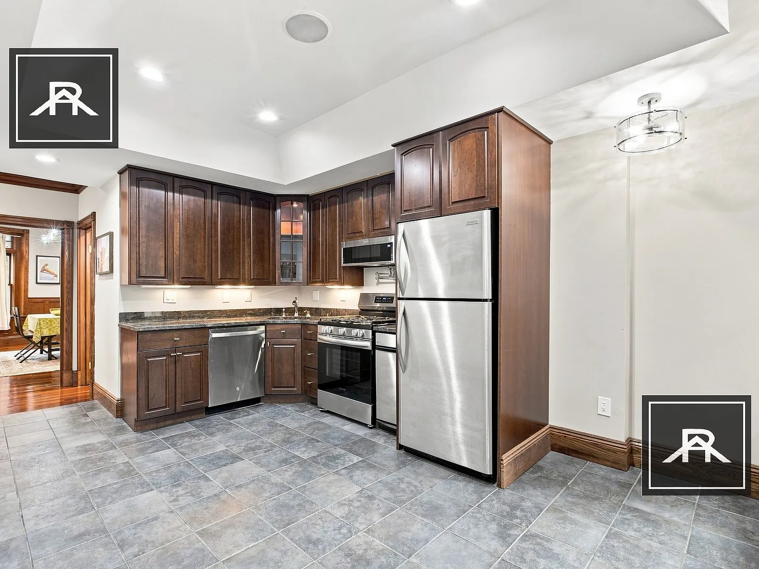 9 Strathmore Rd — Photo 2