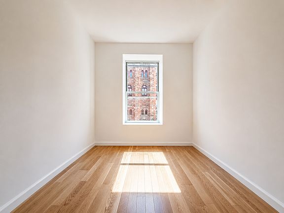 4th image of 815 Willoughby Ave #3F