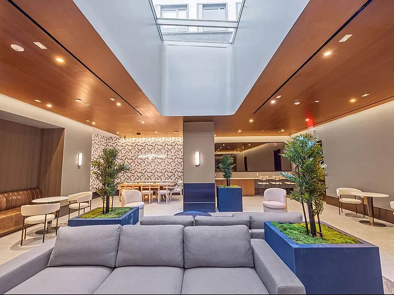 210 Clarkson Ave #Penthouse 8 — Photo 10
