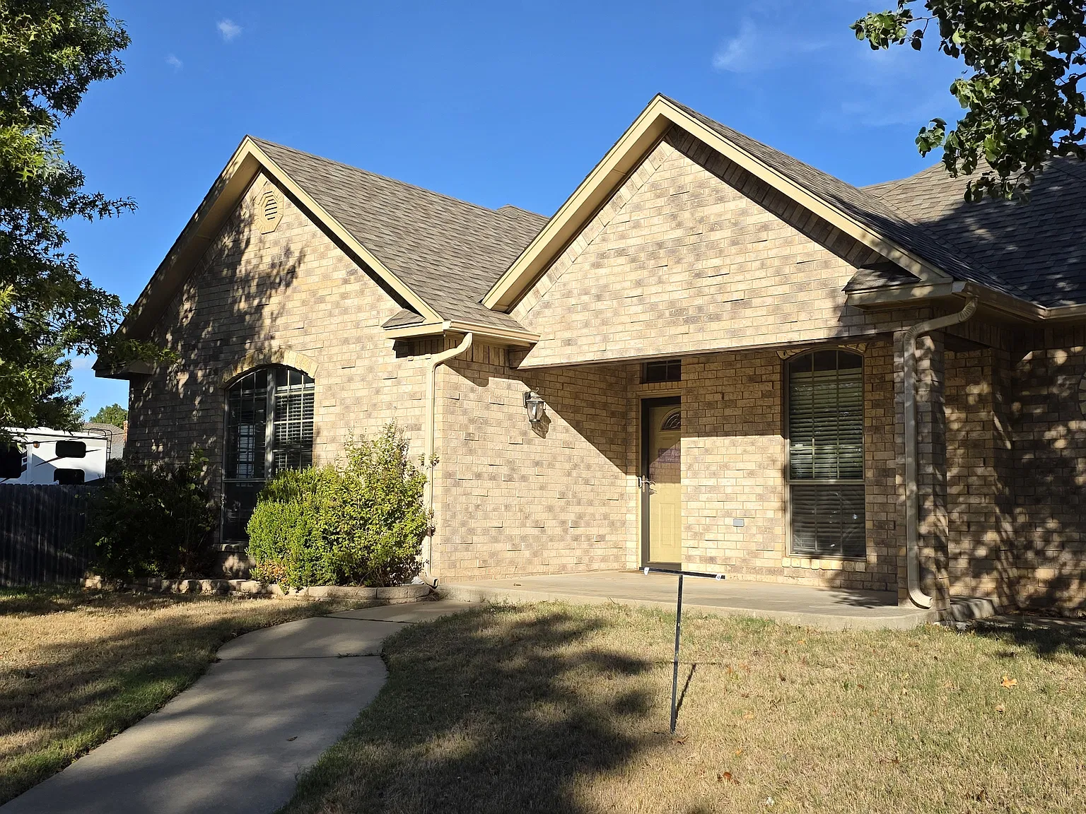 3 bed, 1380 sqft, $1,800 — Photo 2