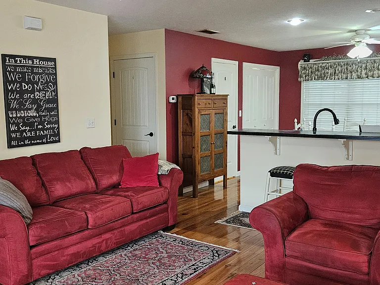 61 Molly Ln — Photo 1
