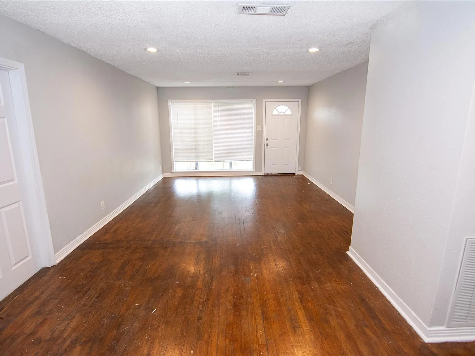 4 bed, 1.5 bath, 1254 sqft, $1,695 — Photo 3