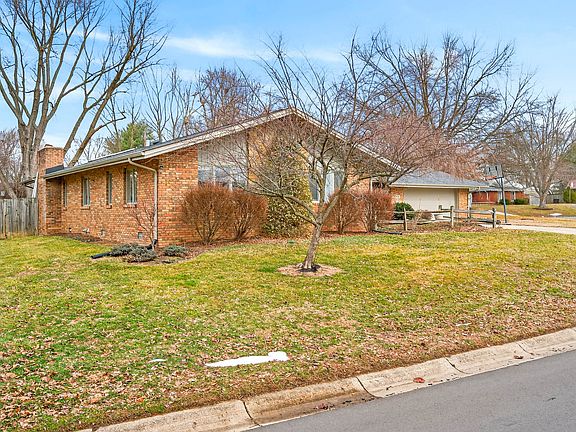 3rd image of 3161 Sumac Ct