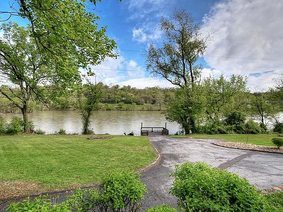 5th image of 300 River Edge Dr