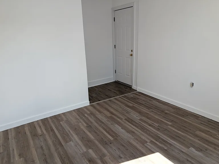 141 6th St #2 — Photo 4