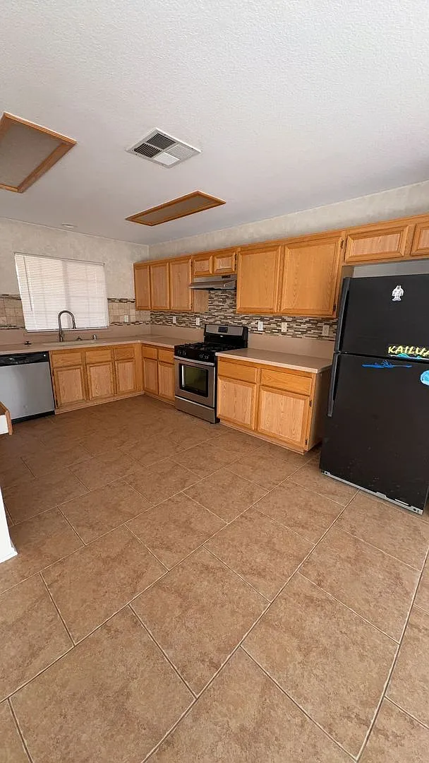 Victorville Home For Rent — Photo 2