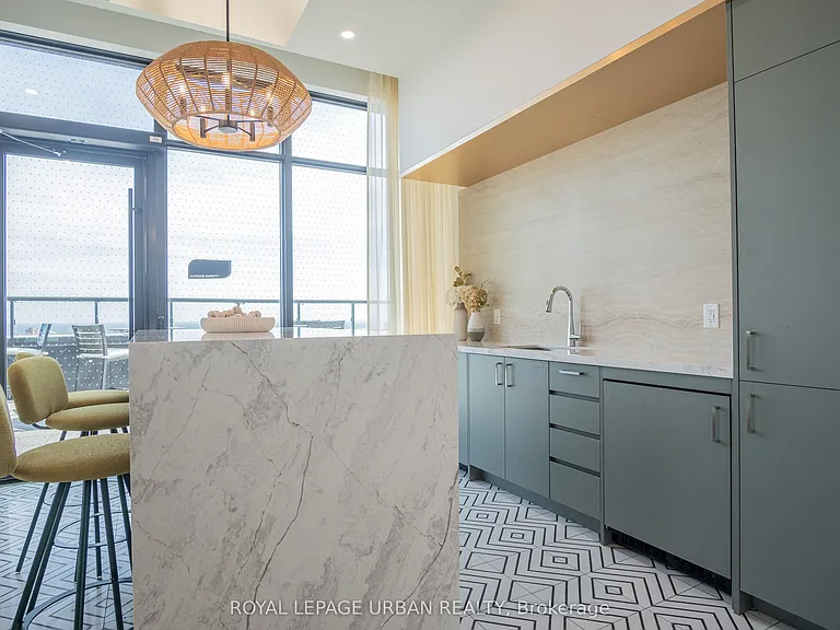 1660 Bloor St W #913 — Photo 34