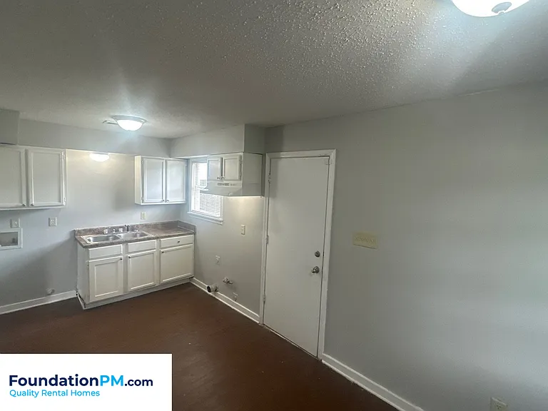 732 Tampa Ave — Photo 3
