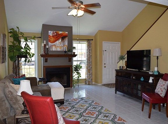 4th image of 1115 Sunmeadow Dr