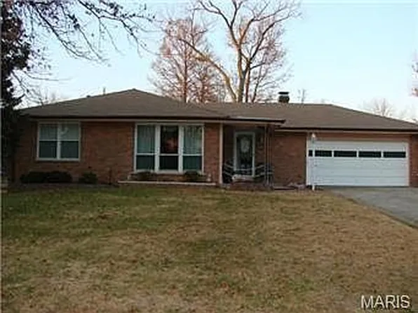 3965 Nara Dr, Florissant, MO 63033