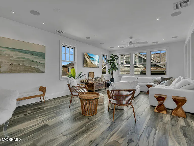 985 Ocean Ave — Photo 10