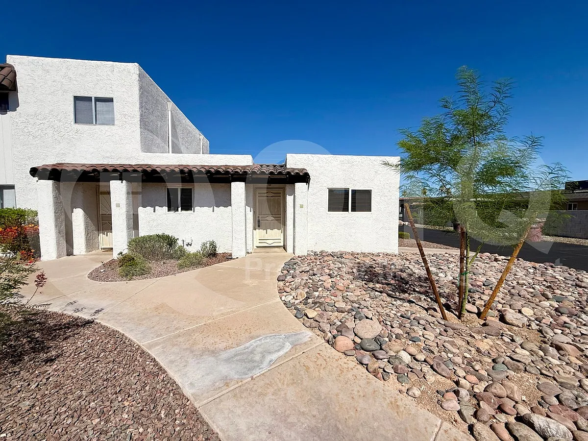 2 bed, 1.0 bath, 974 sqft, $1,649 — Photo 2