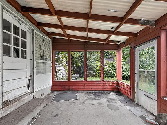 2nd image of 1944 Catalpa Ave