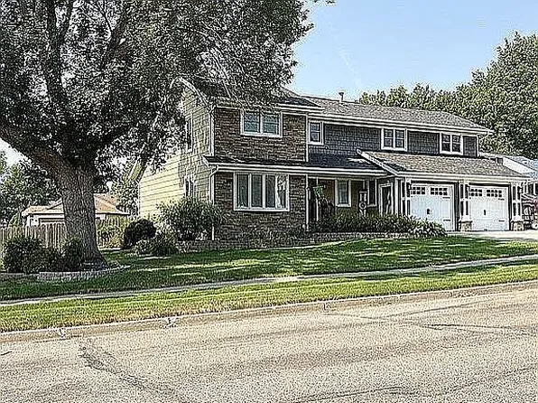 2602 Springfield St, Bismarck, ND 58503