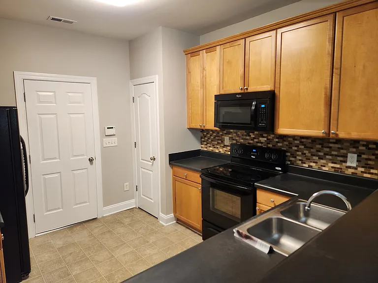 3553 Sunbright Ln — Photo 7