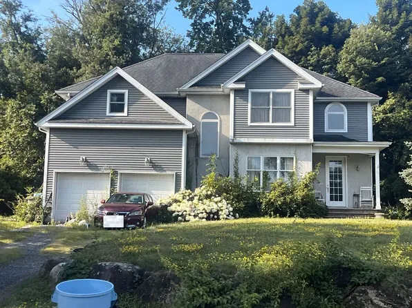 16 Commodore Dr, Lake Hopatcong, NJ 07849