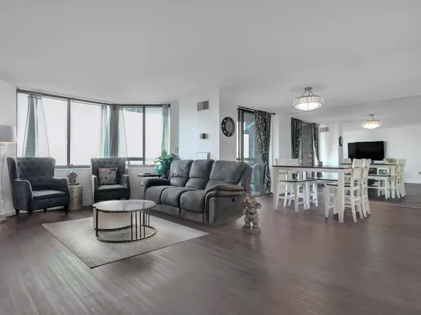 721 Harmon Cove Tower #721, Secaucus, NJ 07094