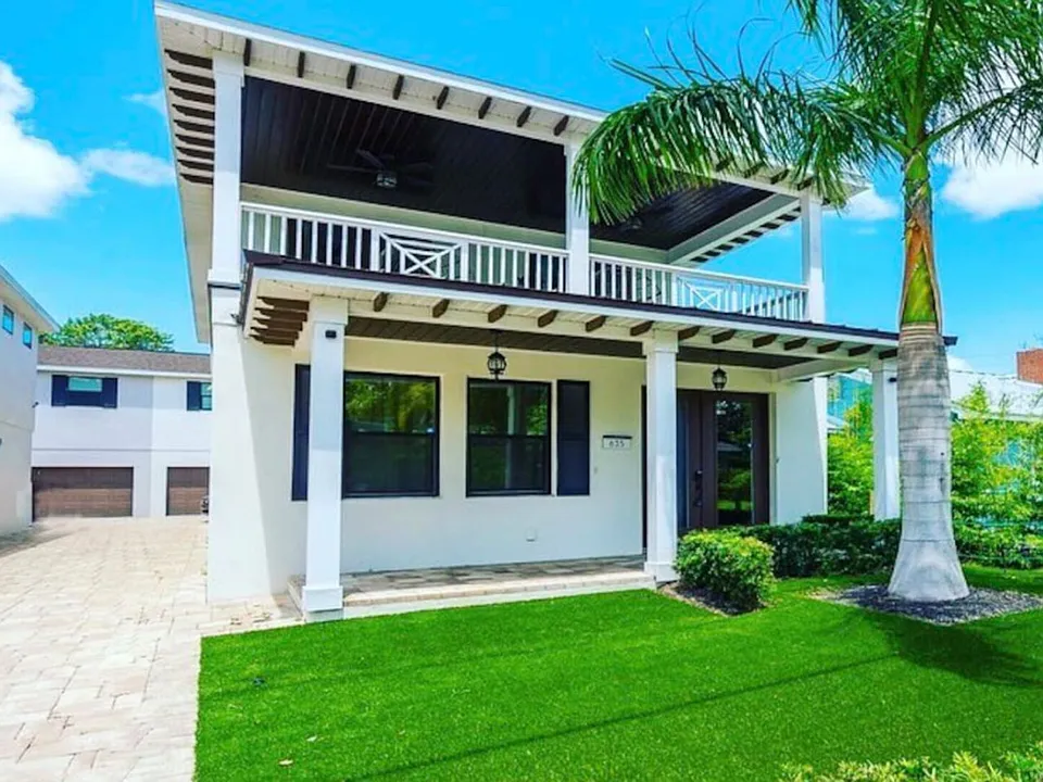N Osprey Ave