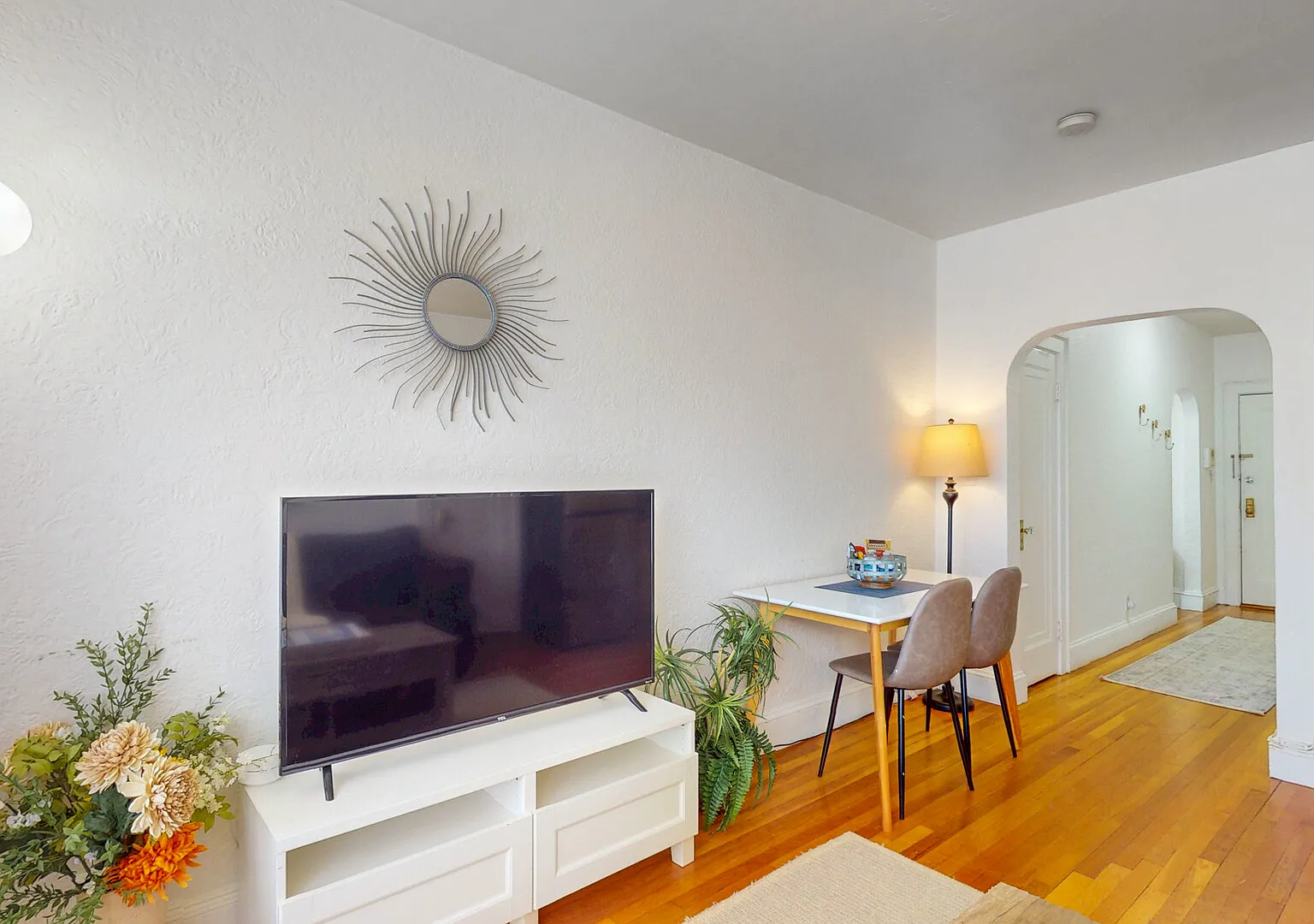 Kil9043 Sunny, Renovated, Furnished 1-Bed, Close To Bu, Bc, Mbta — Photo 3