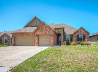 717 S Silver Leaf Dr, Moore, OK 73160