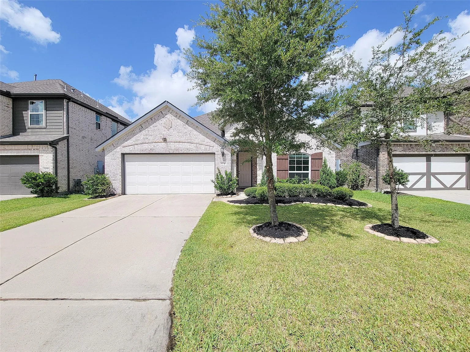 4 bed, 3.0 bath, 2215 sqft, $2,400 — Photo 4