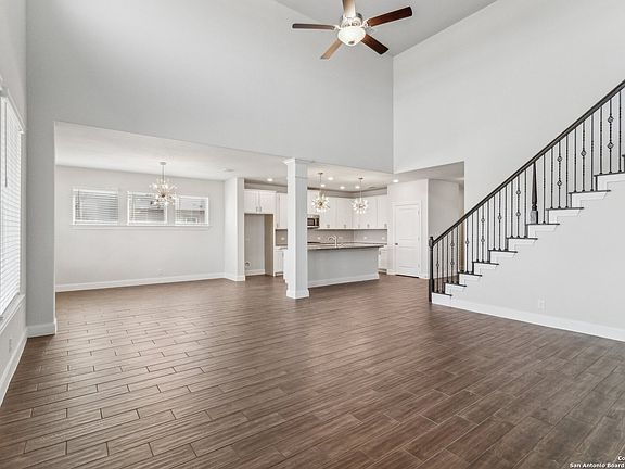 3rd image of 25322 DONAHUE DR