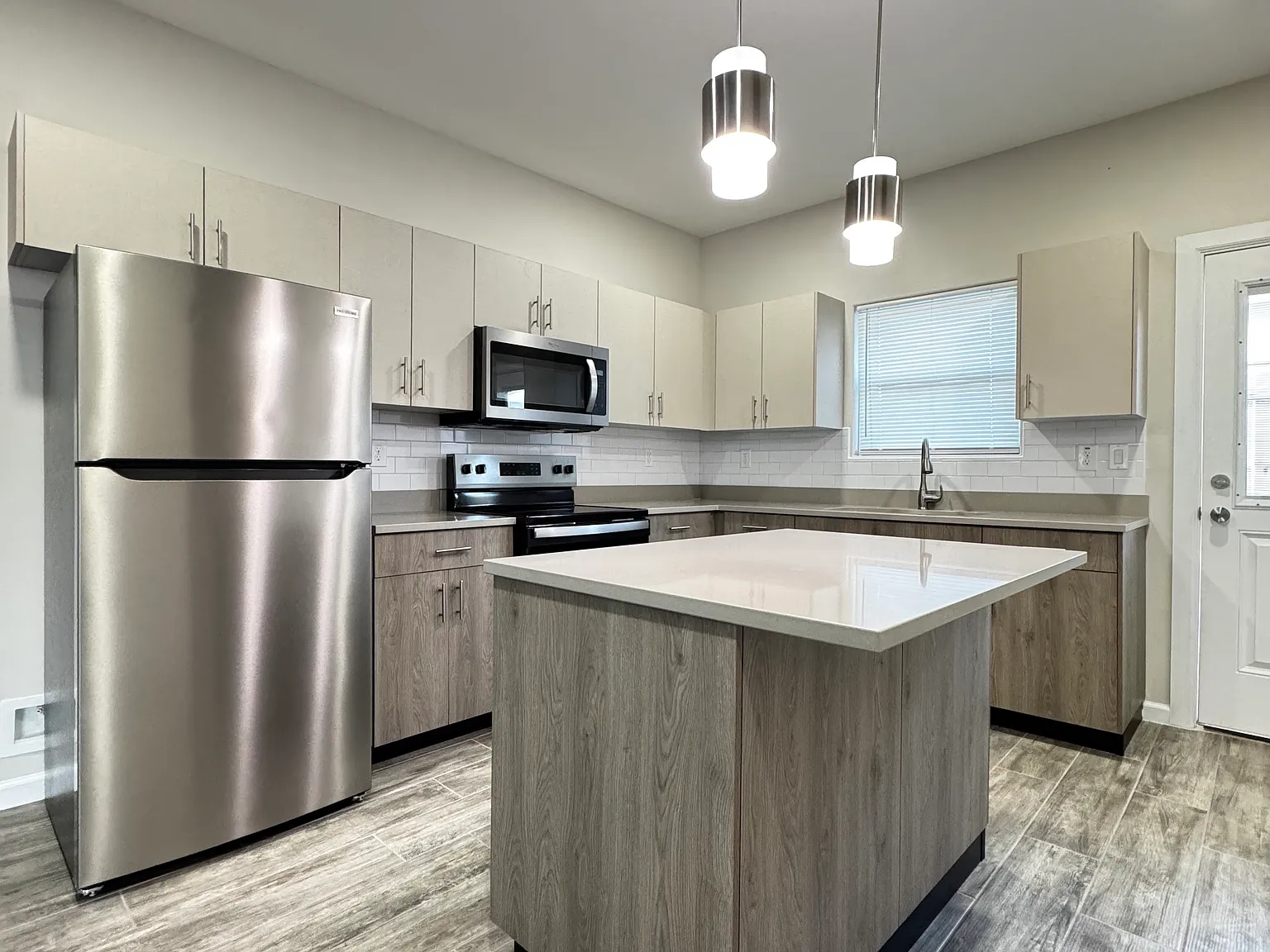 3 bed, 1080 sqft, $1,250 — Photo 4