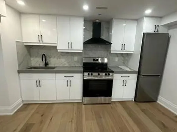 12 Kemano Rd #Basement, Aurora, ON L4G 2Y1