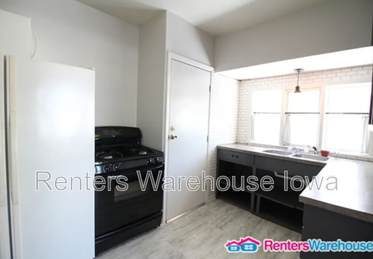 3724 University Ave — Photo 8
