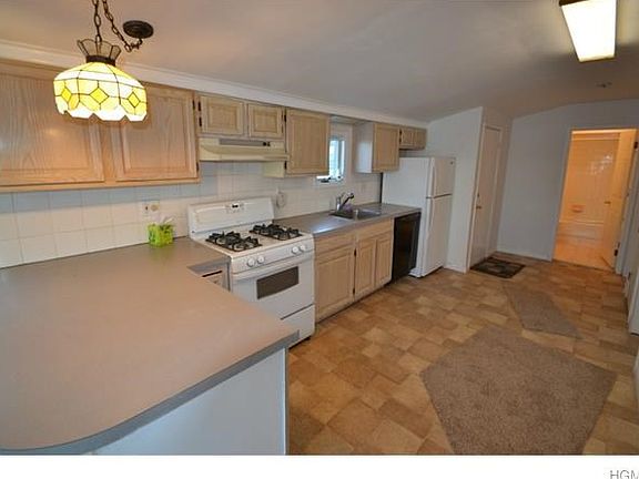 3rd image of 587 Piermont Ave APT 4