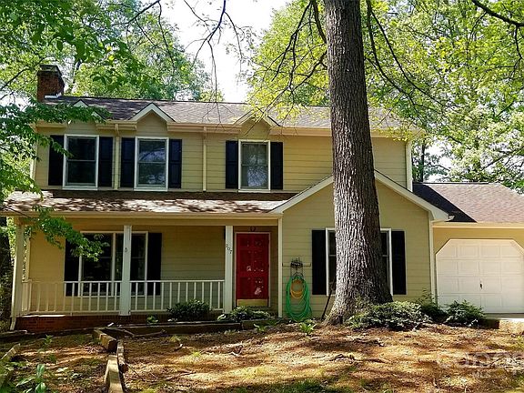 3rd image of 207 Woodridge Dr