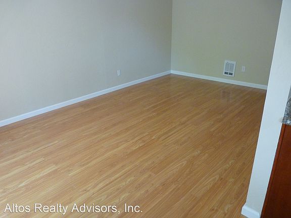 3rd image of 565 Saratoga Ave APT 2