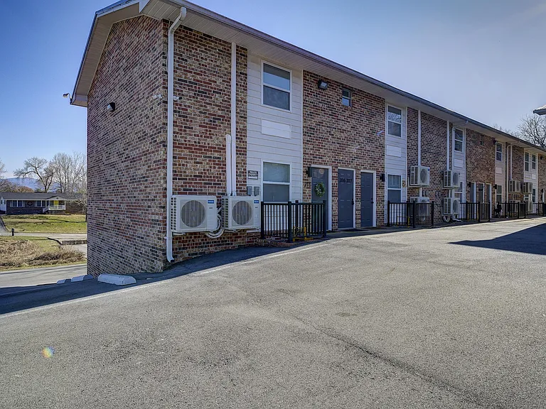 112 Becky Dr #221 — Photo 4