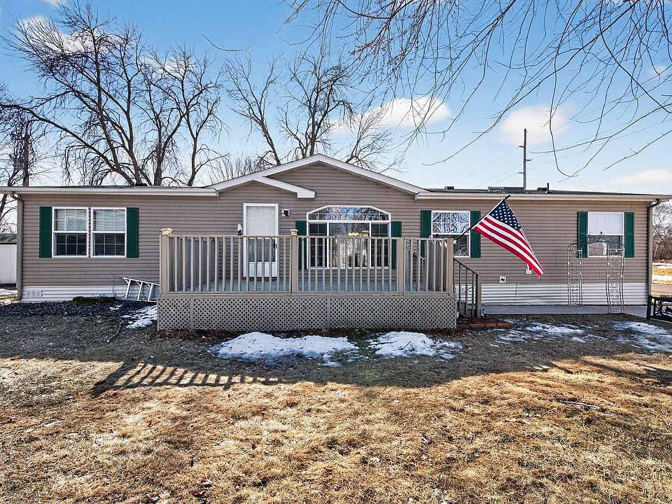 1st image of 3002 Meadow Ln NE