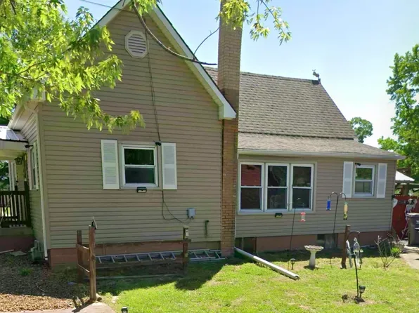 304 W College St, Energy, IL 62933