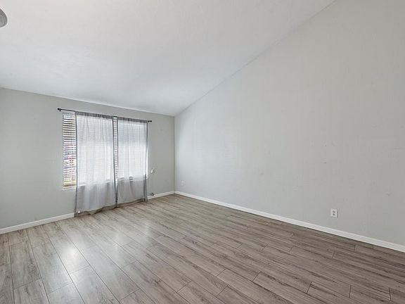 4th image of 22 Sharon Dr