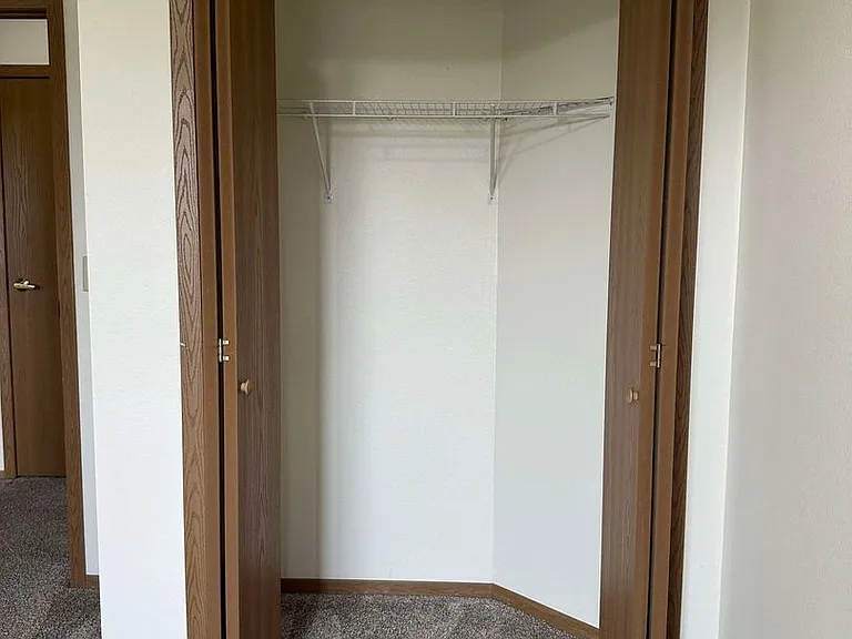 Dakota E & W Apartments — Photo 48