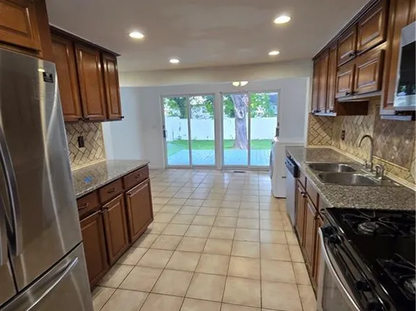 18 Jerben Dr, Stony Pt, NY 10980